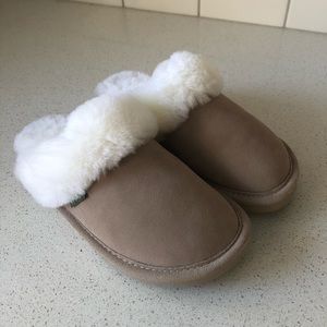 Cloud Nine Sheepskin Slippers (never worn)